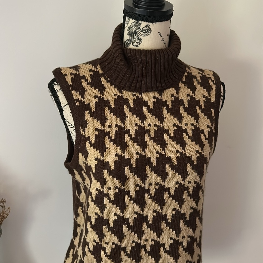 Vintage Mixit Brown and Cream Houndstooth Turtleneck Sweater - Picture 2 of 7